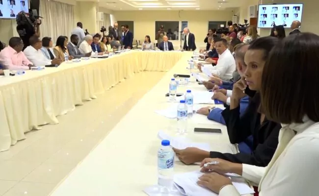 Diputados opositores afirman que rechazo de la población a la reforma es una muestra de que la misma debe ser retirada.
