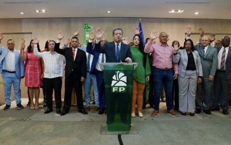 Expresidente Fernández opina el gobierno PRM está descarrilado