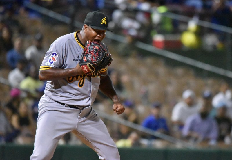 Romero y Villar lideran a Águilas sobre Tigres; Estrellas derrotan fácil al Escogido