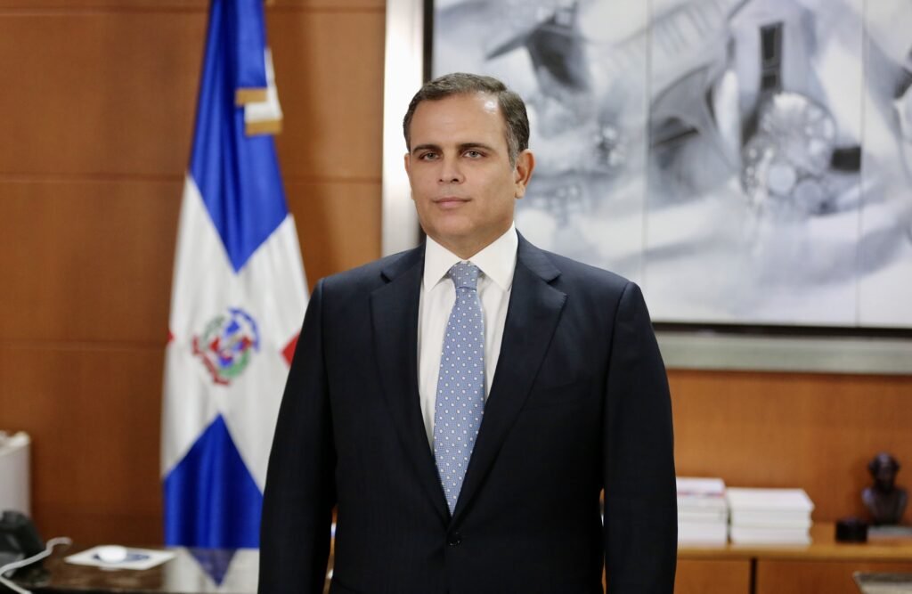 Martínez Pozo revela Jochi Vicente presentó renuncia al Gobierno y el presidente no la aceptó