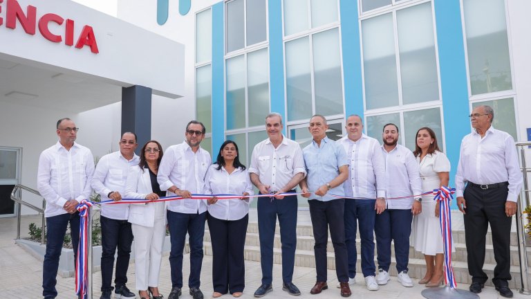 Gobierno entrega hospital y otras obras en Maria Trinidad Sanchez