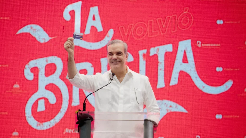 Presidente Abinader proclama “Ya llegó la Brisita», al iniciar hoy la entrega de 3 millones de bonos navideños