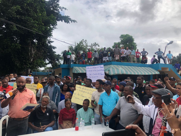 Representantes de asociaciones se oponen a cierre de minería Pomier en San Cristóbal