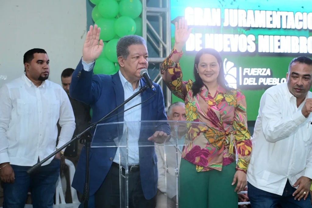 Leonel juramenta en la FP a excandidata a diputada del PLD de Puerto Plata