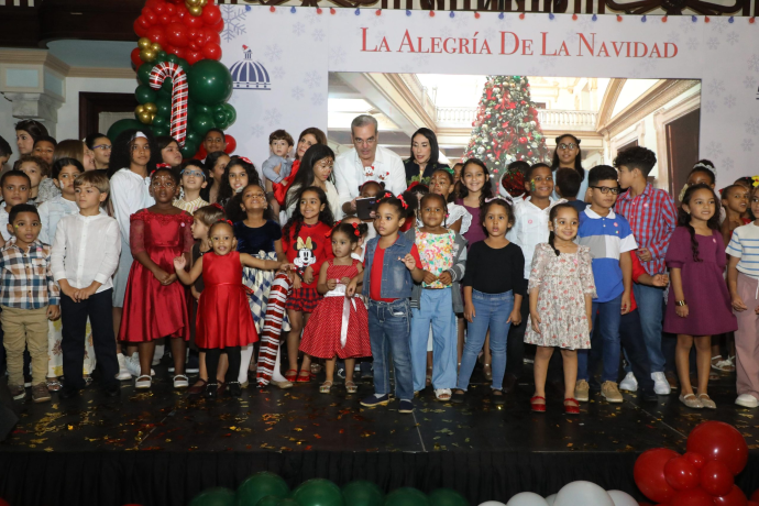 Con encendido de luces en el Palacio Nacional, Gobierno da la bienvenida a la Navidad