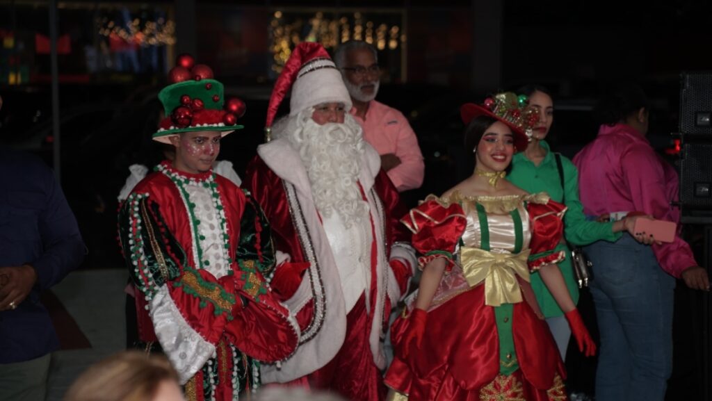 Alcaldía del DN y Banco Popular encienden la Navidad en Santo Domingo