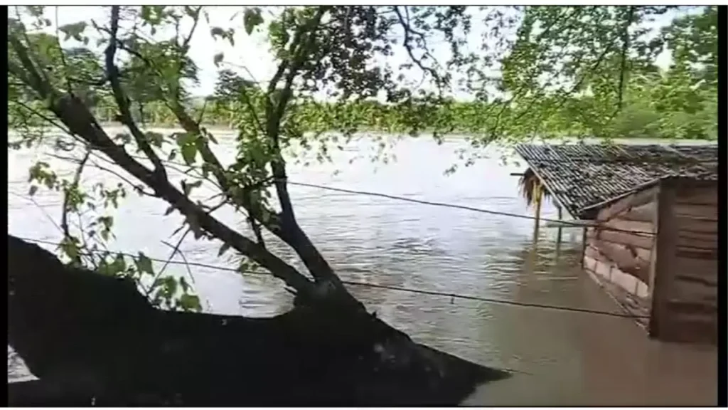 Fuertes lluvias causan inundaciones en Gaspar Hernández