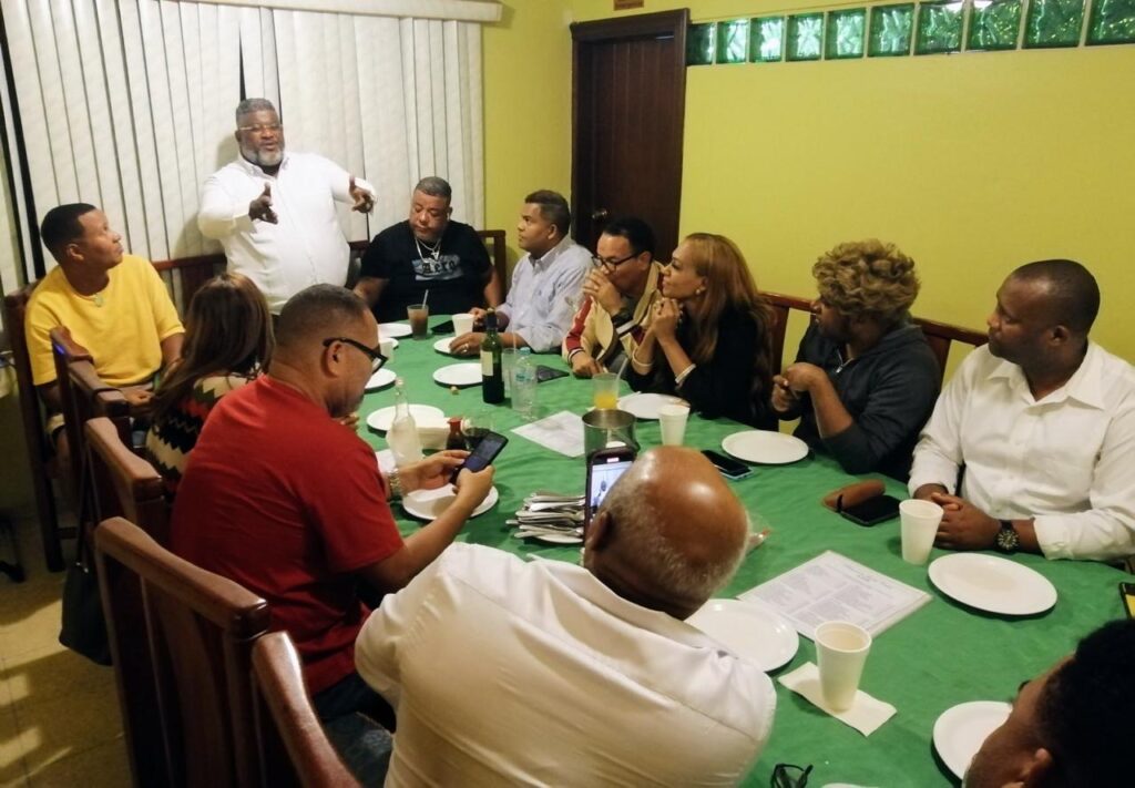 Regidor Jorge Luís Pérez realiza almuerzo con colaboradores de la prensa