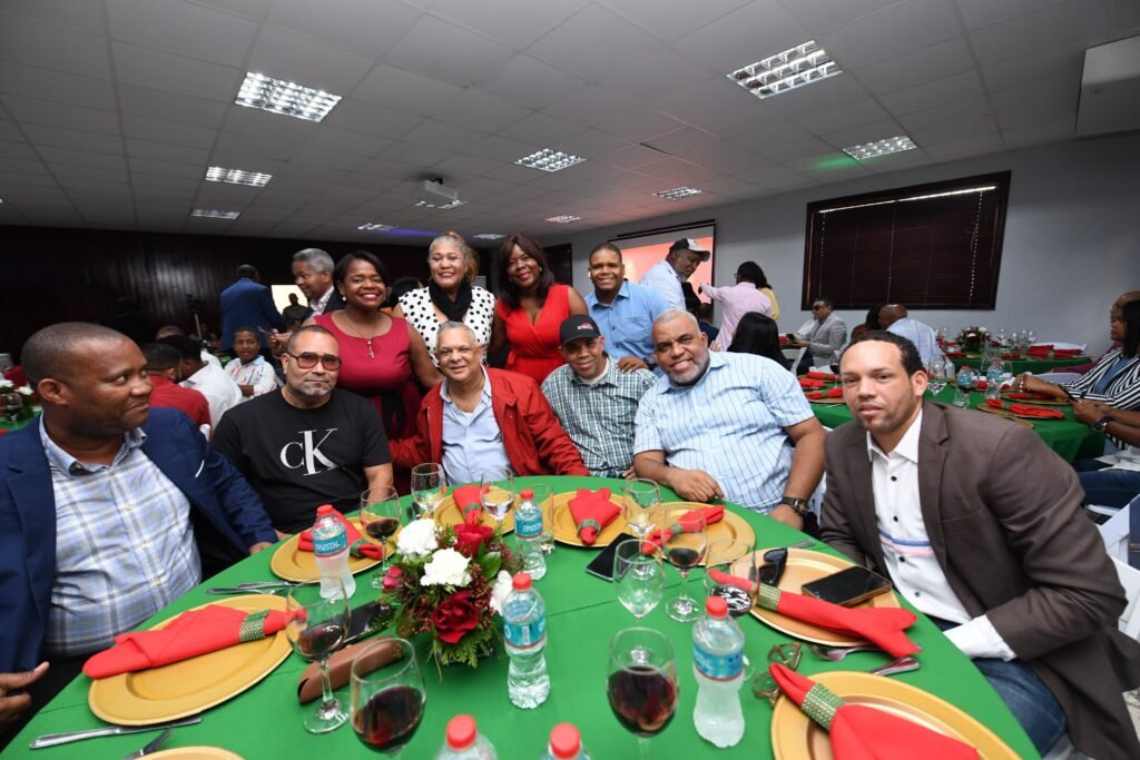 Félix Grullón celebra la navidad con la prensa