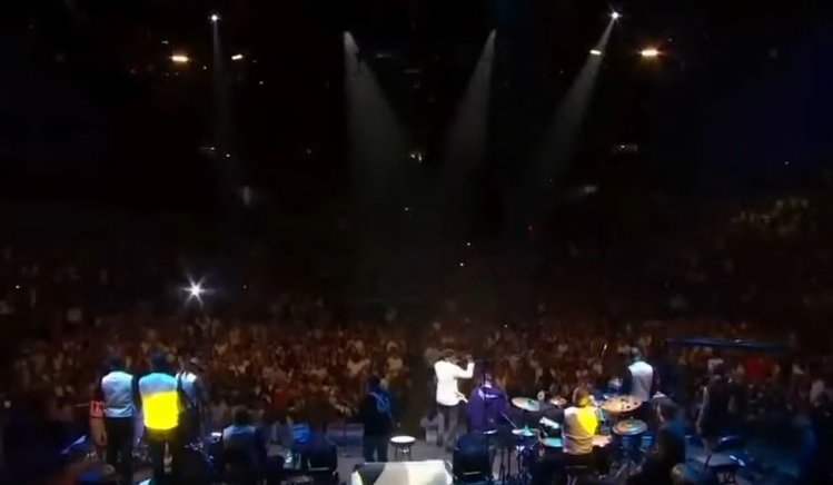 Millares fueron concierto Grupo Aventura en estadio Olímpico SD