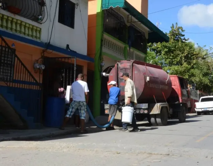 Denuncian escasez de agua potable en Cancino Adentro