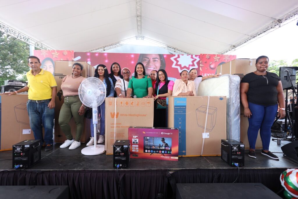 Diputada Leyvi Bautista realiza su tradicional fiesta navideña en Santo Domingo Oeste