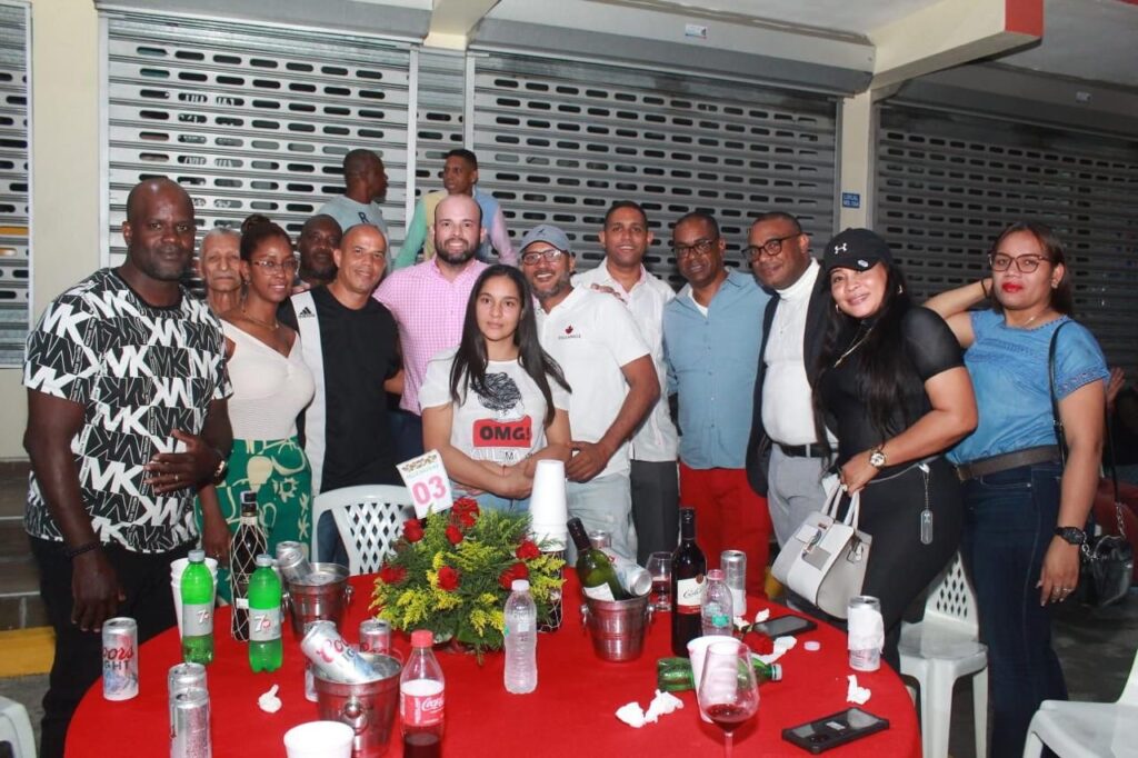 Gilberto Valdez realiza encuentro navideño con su equipo político en la provincia Santo Domingo