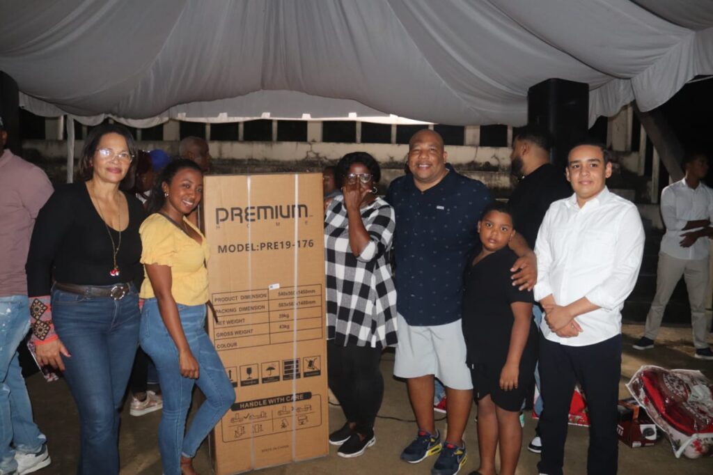 Wascar Rivera Cierra las Fiestas Navideñas con Tradicional Celebración de Fin de Año