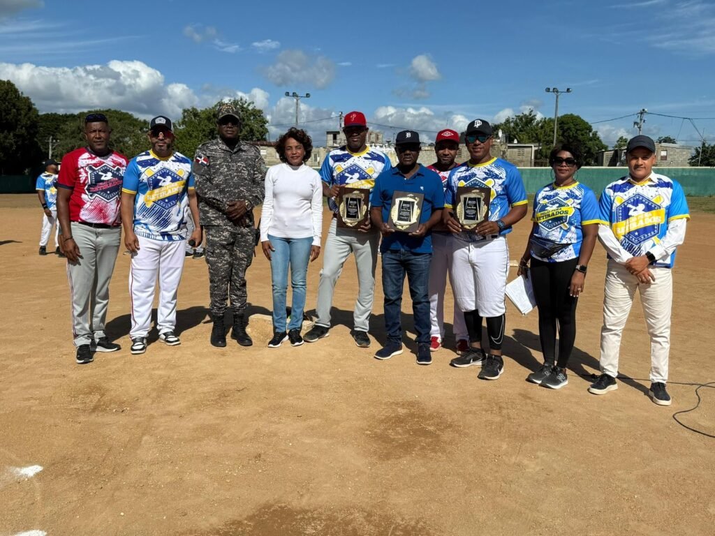 Delio Peña Retirados celebra su sexto Clásico de Softbol