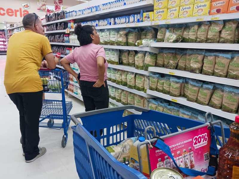 Precios de alimentos siguen elevados y comerciantes están afectados por bajas ventas
