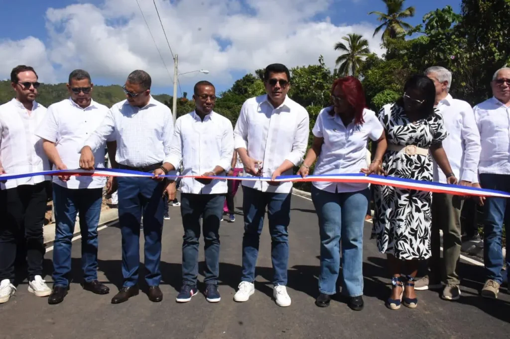 David Collado entrega obra en Arroyo Barril y deja iniciadas otras en Samaná