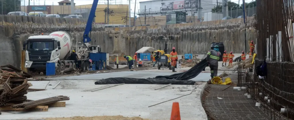 Tapones, movimiento de tierra, concreto, acero y bullicio, en busca solución vial en “Pintura”