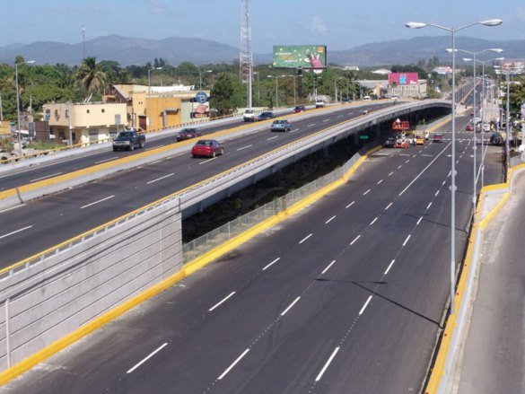 Cuerpo desmembrado en el elevado de Los Alcarrizos, tránsito congestionado