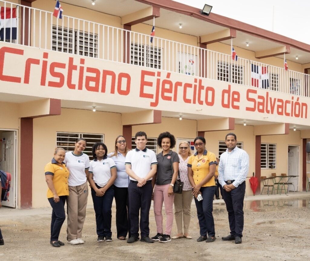 Colegio San Martín de Porres reafirma su compromiso social con importante donación escolar
