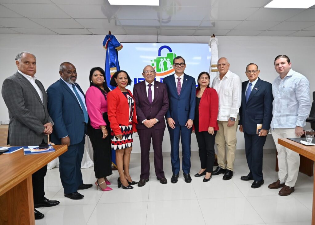 Juramentan ministro de Trabajo como presidente del Consejo Directivo IDOPPRIL