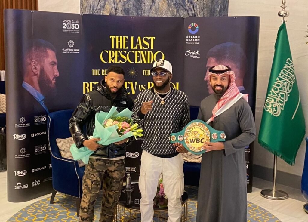 Carlos “Caballo Bronco” Adames instaló su campo de entrenamientos en Arabia Saudita previo al combate del 22 de febrero