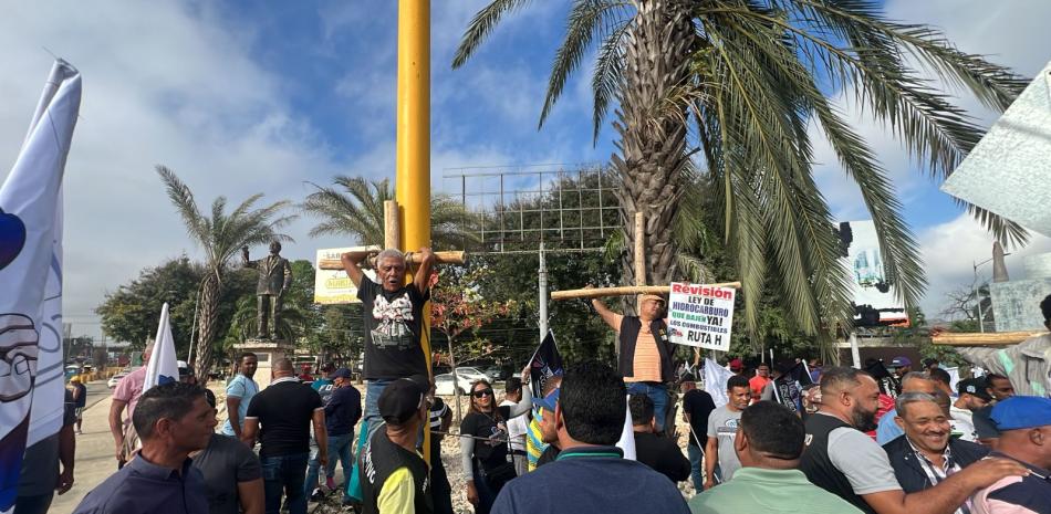 Transportistas de Santiago se movilizan en reclamo de reivindicaciones y obras viales