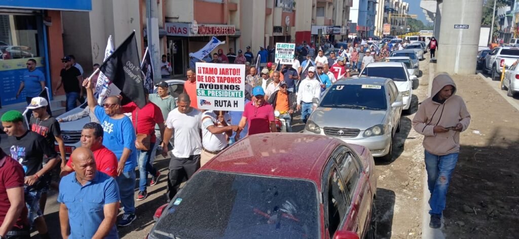 Choferes Zona Norte de Santiago paralizaron sus labores en demanda de mejoras para el sector