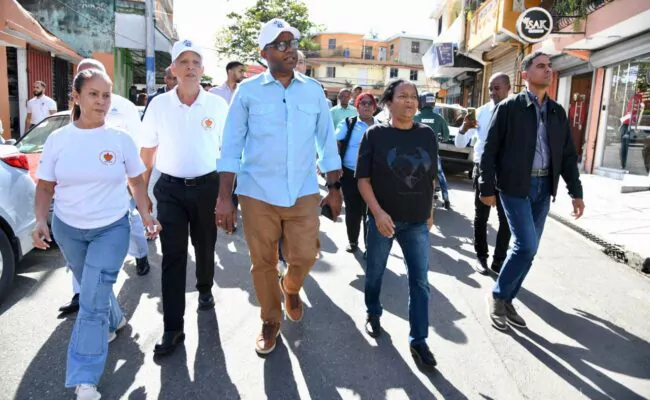 Robert Polanco recorre sector Capotillo; supervisa trabajos realiza Propeep en el populoso sector capitalino