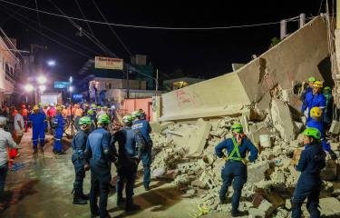 Se elevan a tres los muertos por el derrumbe de una edificación en La Romana