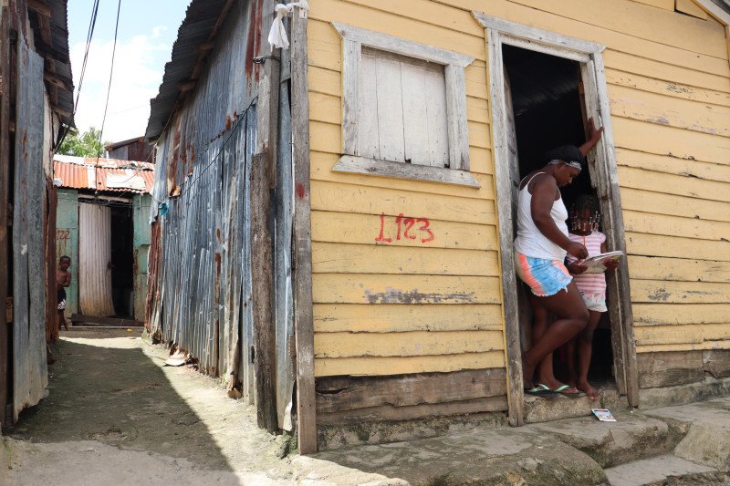 Residentes en riberas del río Ozama denuncian atropellos por desalojos