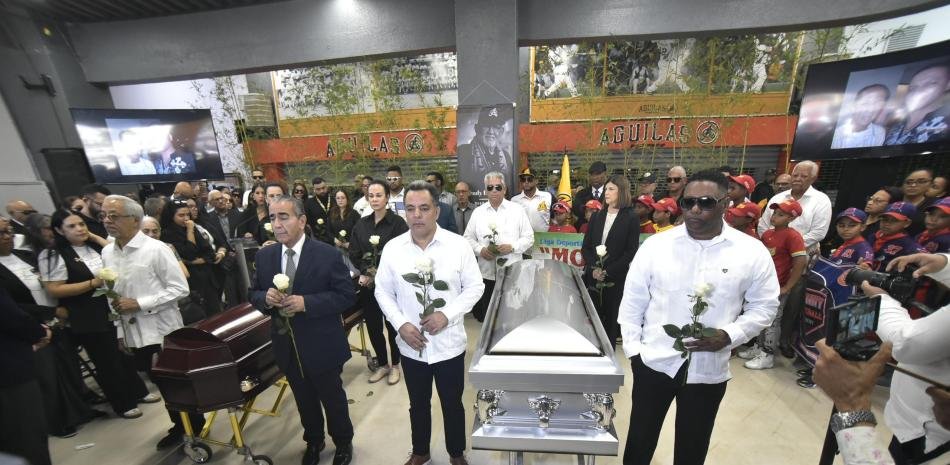 Familiares y Aguilas Cibaeñas despiden a Mendy López y a Juan José Tejada a su última morada