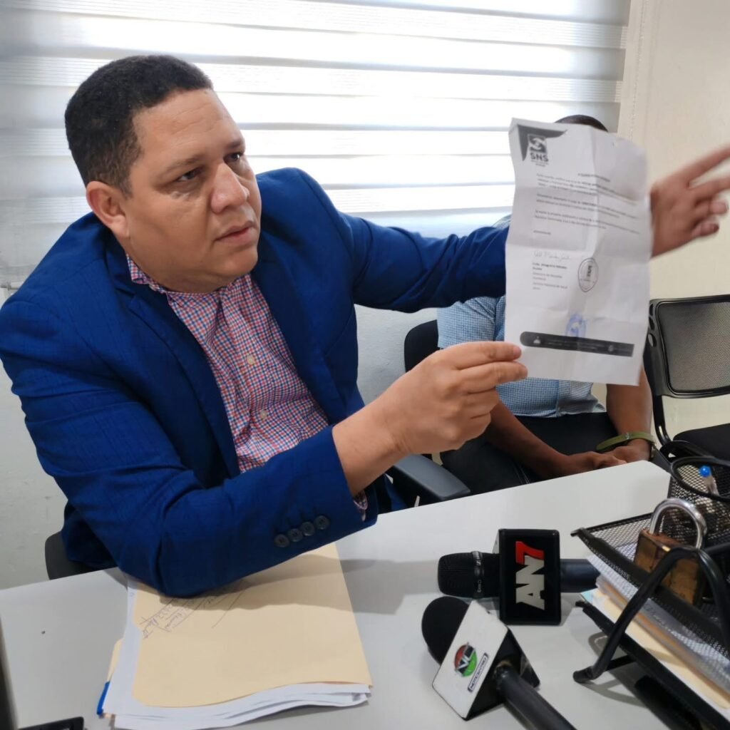 Director subcentro Salud Las Caobas denuncia complot para destituirlo