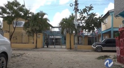 Liceo Profesor Roberto Duvergé Mejía, de Los Alcarrizos, funciona en furgones