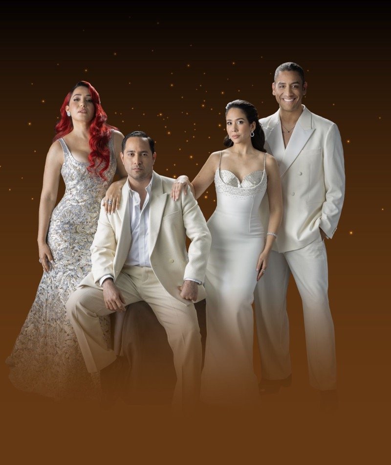 Karen Yapoort, Nahiony Reyes, Raeldo López y Reading Pantaleón en la conducción de la alfombra de Premios Soberano