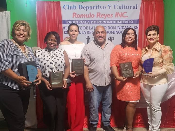 Club Deportivo y Cultural Rómulo Reyes reconoce mujeres destacadas de SDO