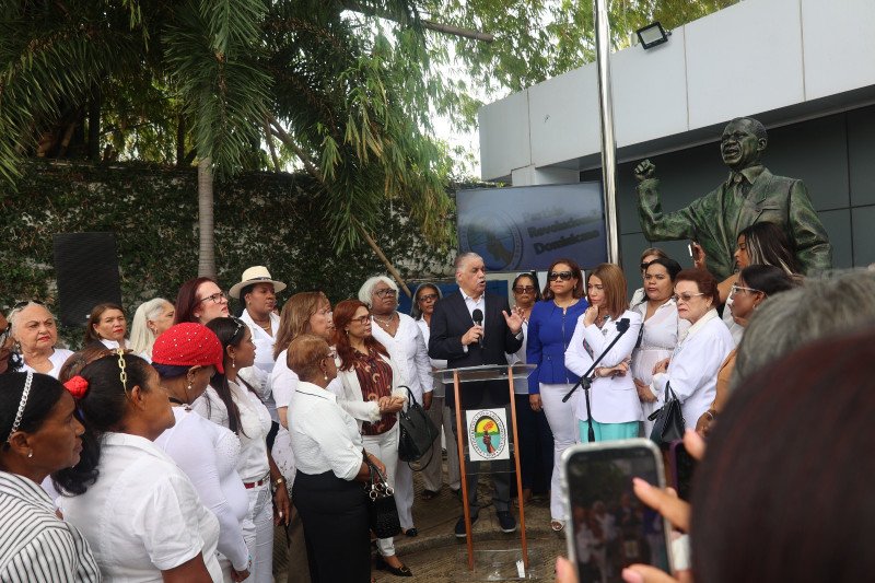Realizan diversos actos en honor a Peña Gómez