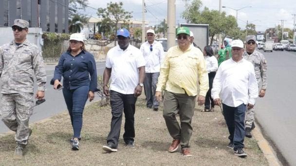 Intervienen avenidas de Santo Domingo Oeste para trabajo de limpieza y embellecimiento