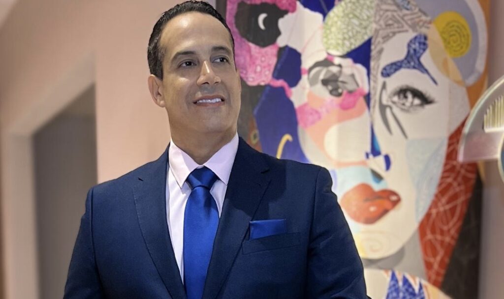 Doctor Samir Babour especialista en odontología inaugura innovadora clínica estética