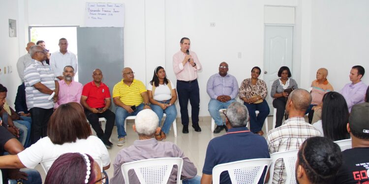 Francisco Javier lleva mensaje de unidad y victoria a militancia del PLD en Santo Domingo Oeste; felicita a los periodistas