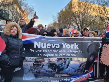 Dominicanos de Nueva York lloran la muerte de las víctimas en discoteca de Santo Domingo