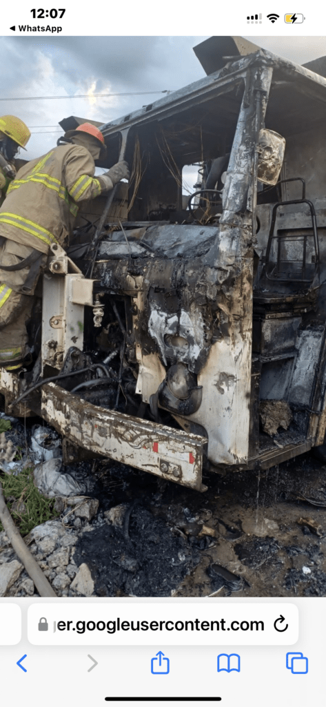 Incendian camión recolector de basura en Pantoja