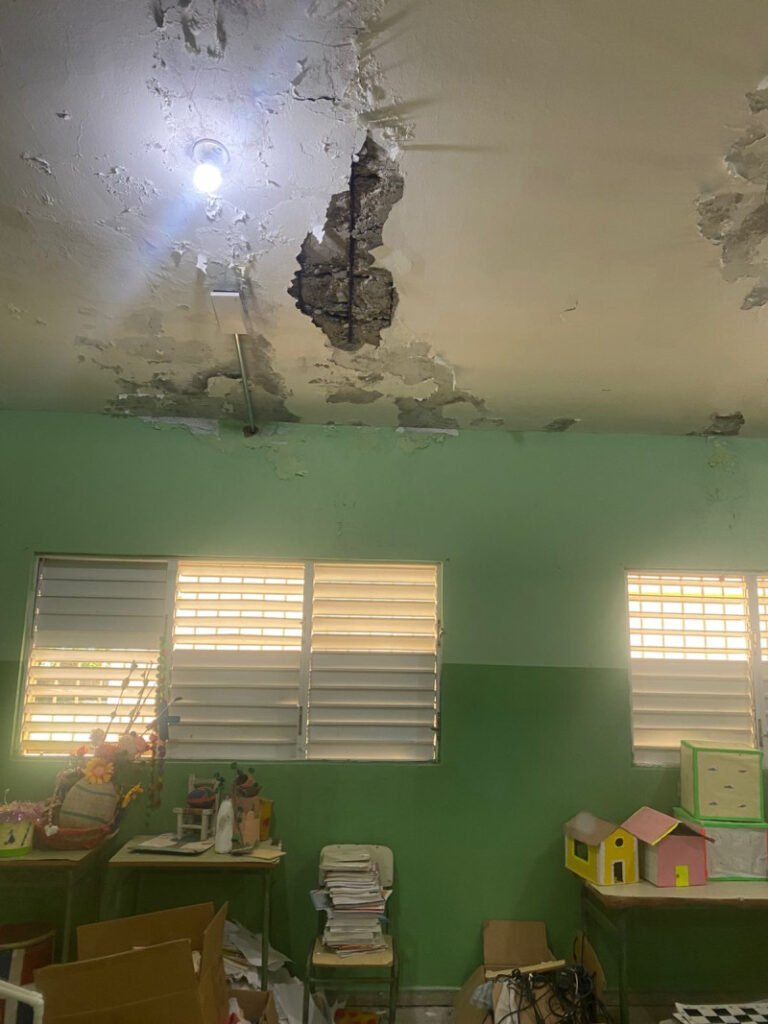 Filtraciones y grietas afectan centros educativos en Nagua