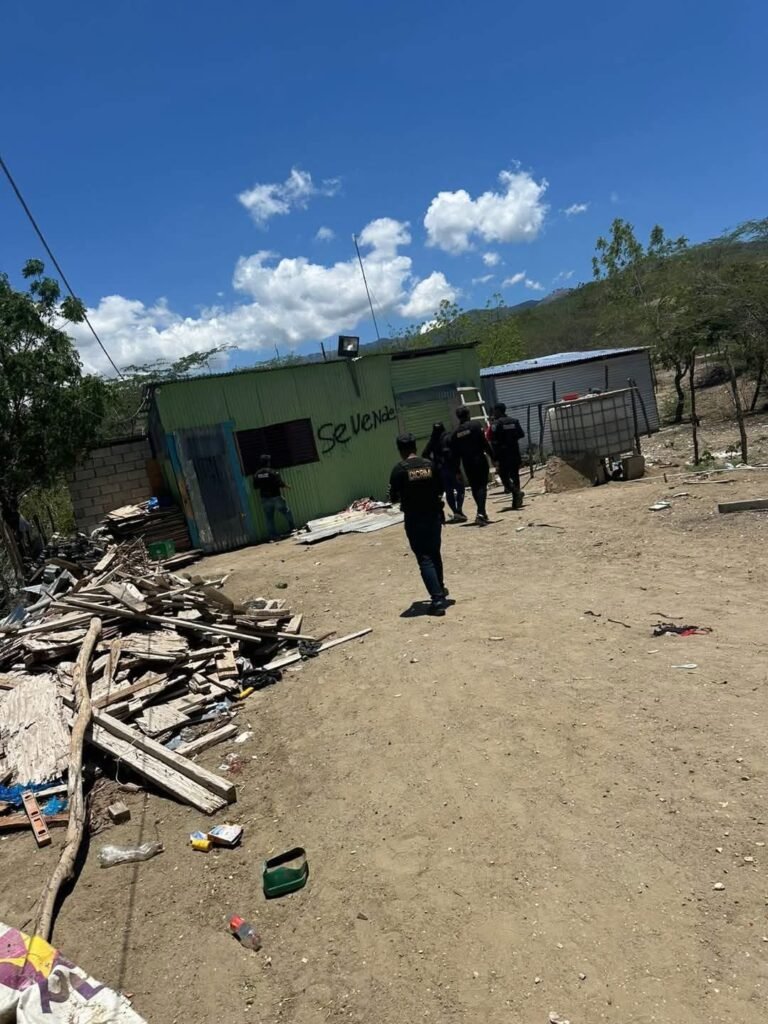 PN y MP rescatan en Azua a dos adolescentes reportadas como desaparecidas en Santo Domingo; presunta captora está bajo investigación