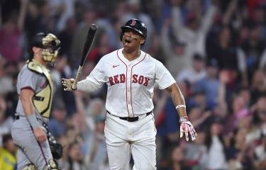 Devers dispara jonrón en la 9na y Medias Rojas superan 7-6 a Bravos