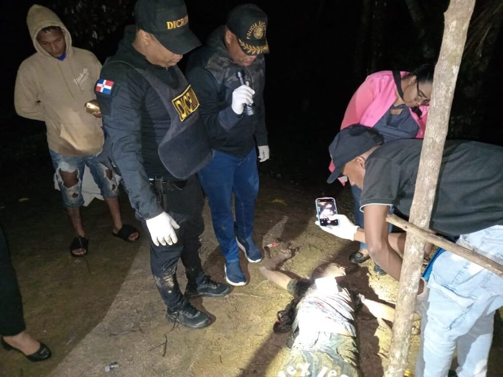 Tres muertos y varios heridos en tiroteo durante asalto a punto drogas en Loma de Cabrera