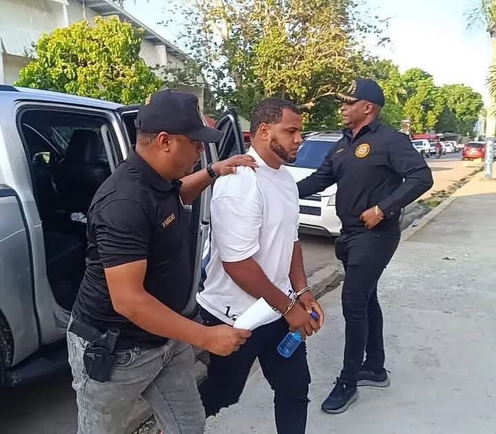 Se entrega acusado de muerte de cinco personas en punto de drogas en Loma de Cabrera