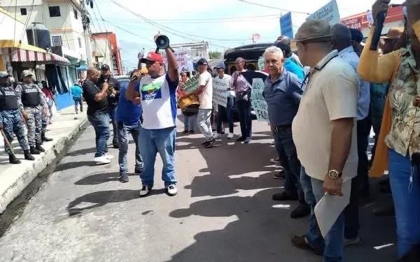 Comunidades de Nagua protestan por falta de agua y dan plazo de 30 días para reinicio de obras del acueducto