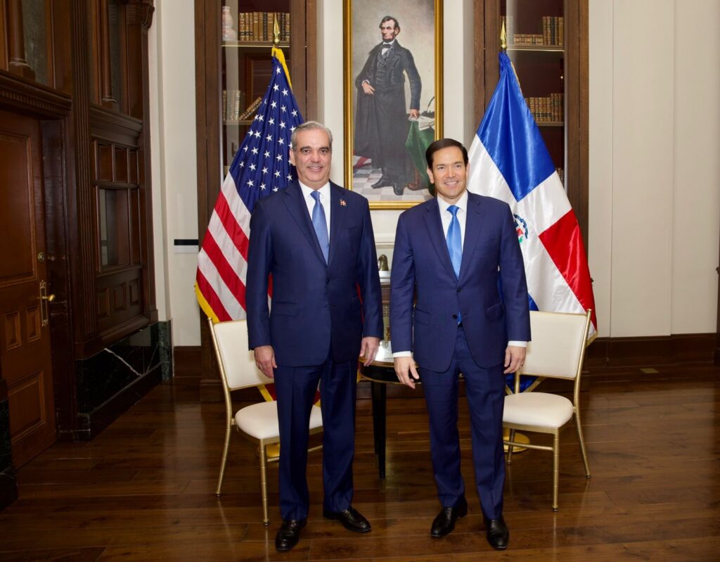 Presidente Abinader y Secretario de Estado Marco Rubio abordan crisis haitiana en reunión bilateral en Washington