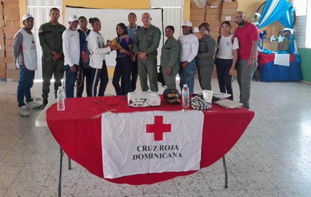 Cruz Roja Santo Domingo Oeste promueve conciencia ambiental en jóvenes estudiantes del Centro Educativo en Artes Pedro Aponte.